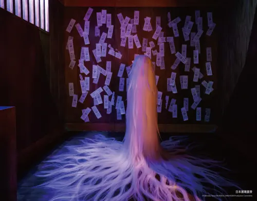 ▲《膽大黨 Animation Works展》重現封印「邪視」的地下室場景，搭配燈光與音效營造詭譎氛圍。（圖／翻攝自udn售票網，為日本展場實景）