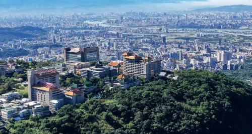 薔琵吹爆文化大學！宿舍門破、天花板掉落　校方：留宿學生均安