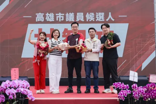 ▲ 立委林楚茵（左一）、邱議瑩（左二）、許智傑（右二）與前立委陳柏惟（右一）到場力挺林智鴻。（圖／林智鴻辦公室提供）