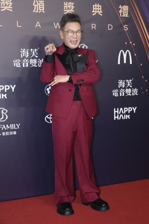 ▲沈玉琳以一身勃根地紅西裝現身，透露是「國師」唐綺陽建議的幸運色。（圖／NOWNEWS攝影中心）