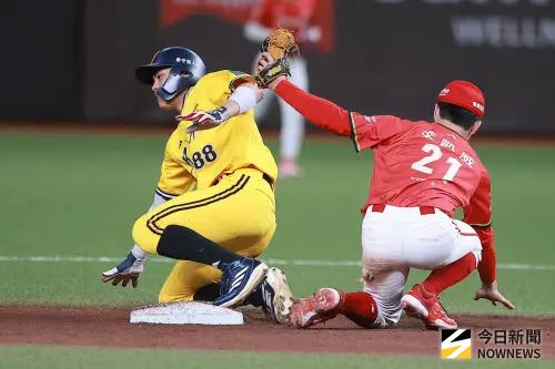 中信兄弟台灣大賽3度被完封寫最慘紀錄！「打擊三圍」創歷史新低