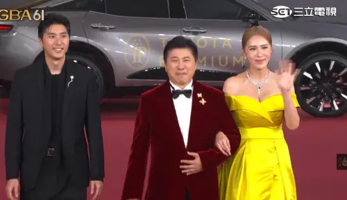 胡瓜領軍兒女登場！金鐘紅毯沒默契　小禎、胡釋安禮服全都不同色
