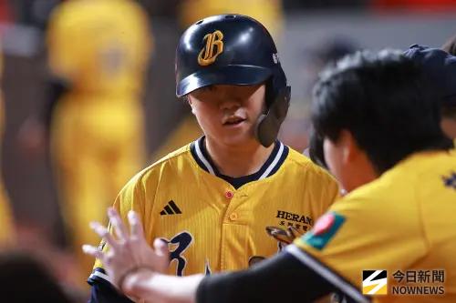 他比任何人更早到球場練打！平野惠一分享江坤宇哪裡「與眾不同」
