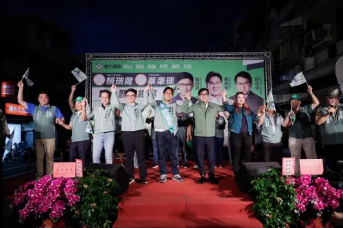 ▲市長陳其邁到場力挺，市長候選人賴瑞隆以及擔任競選總部主任委員立委邱志偉等人均到場力挺。（圖／市議員候選人蔡秉璁提供）