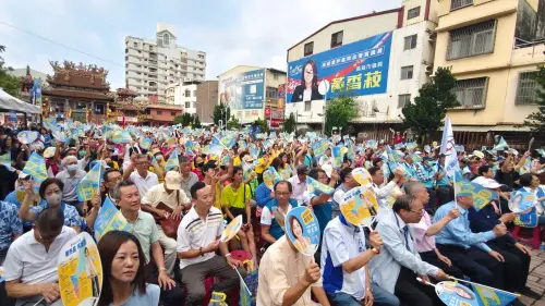▲ 高雄市三民區市議員黃香菽今(25)下午舉行競選總部成立大會，3000多位市民朋友湧入義民廟廣場用行動力挺黃香菽。（圖／市議員黃香菽提供）
