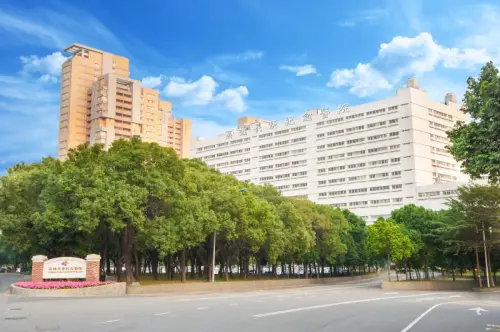 ▲名醫許傑程在高雄長庚醫院完成骨科住院醫師訓練，並升任主治醫師。（圖／高雄長庚醫院官網）