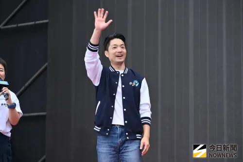 蔣萬安競總成立人潮爆滿！大進場握到手受傷：支持者眼神不一樣了