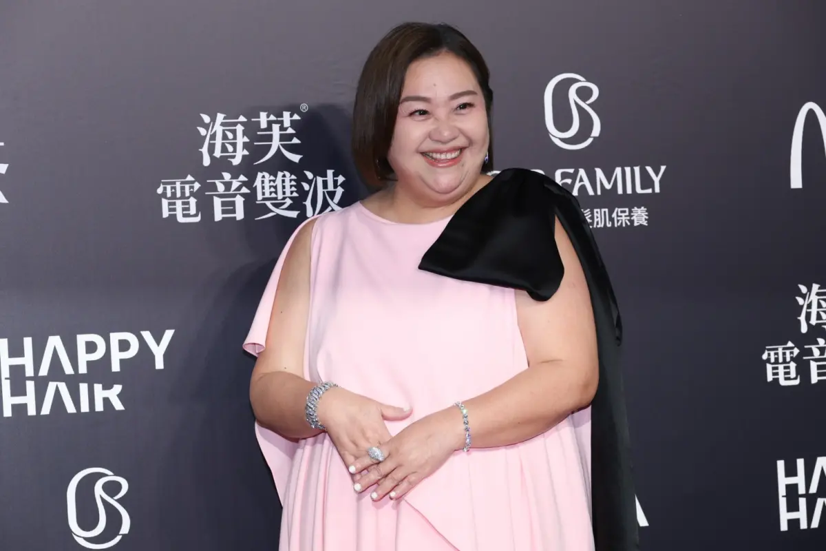 ▲鍾欣凌角逐金鐘視后落空，媽媽要她「留一些給別人」，但是她回「可是楊貴媚拿更多」，母女幽默對話讓人會心一笑。（圖／鍾欣凌臉書）