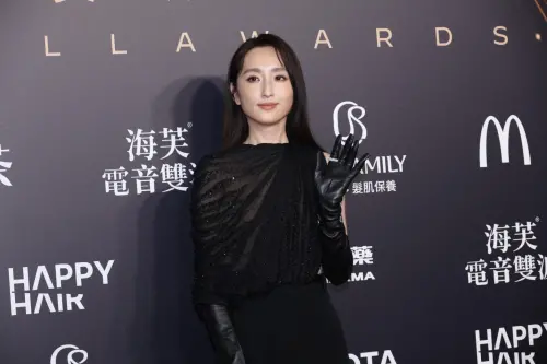 ▲柯佳嬿包緊緊，但很有她的風格。（圖／NOWNEWS攝影中心）