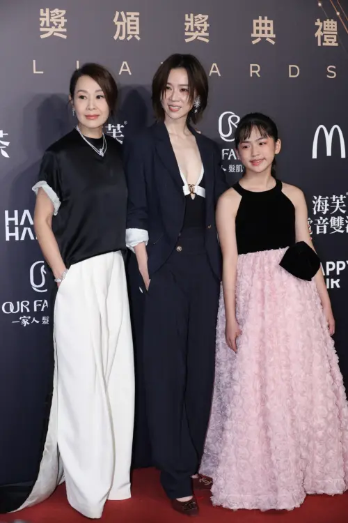 ▲謝盈萱（中）與劉若英（左）今日一起走紅毯，兩人都美若天仙。（圖／NOWNEWS攝影中心）
