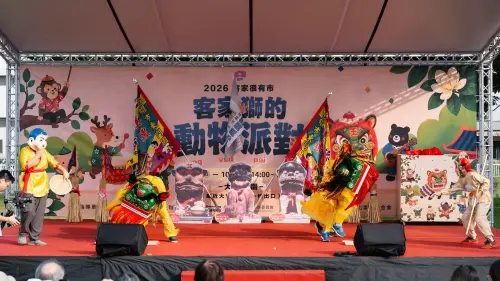 ▲東門國小獅鼓隊熱鬧開場，展現客家獅文化魅力。（圖／高市府客委會提供）