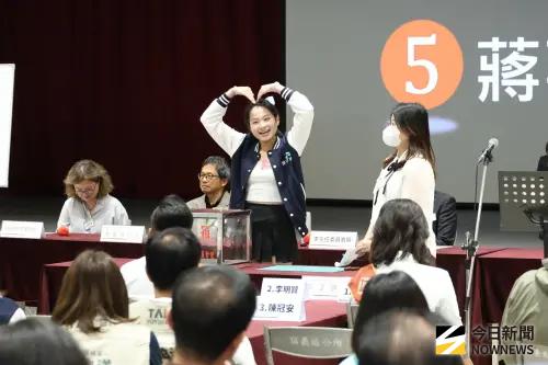 「市長獎女孩」遭出征發聲了！羅智強嘆：為何支持蔣萬安需要勇氣