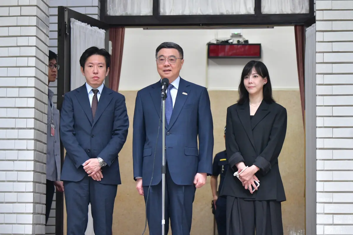 ▲對於韓國瑜批評不副署讓台灣民主「腎虛」，卓榮泰表示如果先天條件不良，後天就需要靠韓院長提其他的補藥來補。（圖／行政院提供）
