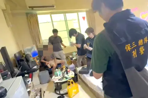 ▲保安警察第三總隊二大隊偵破依托咪酯煙彈分裝場，現場起出大批毒品及分裝工具。(圖／保三總隊二大隊提供)
