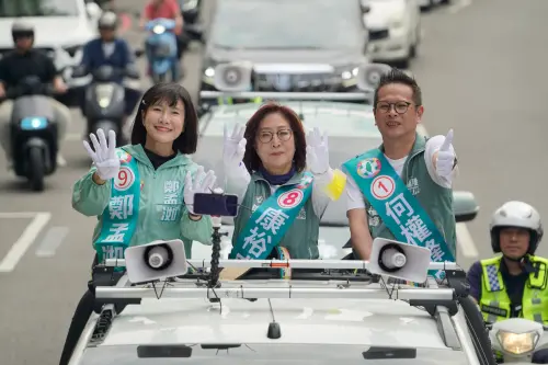 康裕成8號、何權峰1號、鄭孟洳9號　合體車掃拚三席全上