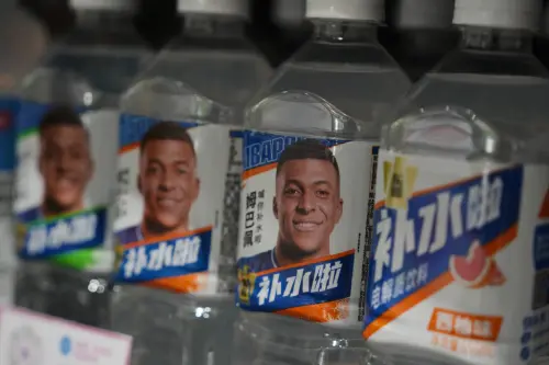 ▲中國大陸封殺姆巴佩所有相關比賽畫面、撤除其代言廣告並清理新聞報導，他的相關商品在該國全面下架。（圖／美聯社／達志影像）