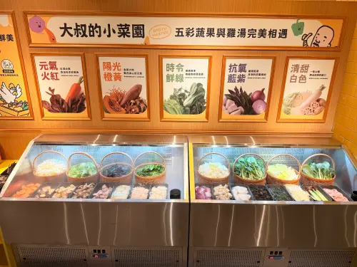 ▲雞湯大叔台中文心秀泰店全新蔬菜吧亮相。（圖／雞湯大叔提供）