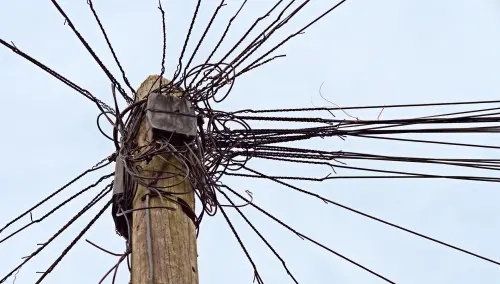 只是往陽台外吐口水！印度男遭「1.1萬伏特電擊」　全身灼傷身亡