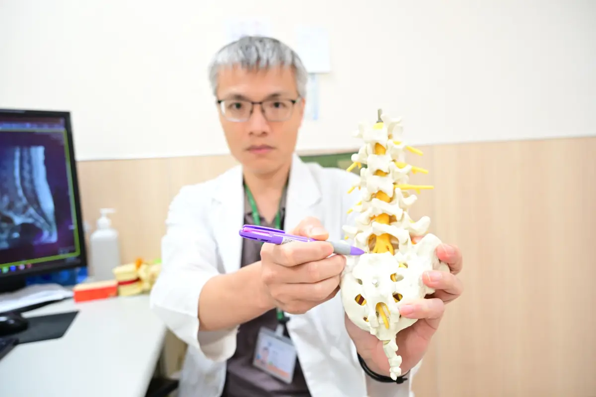 ▲醫師提醒若腰痛持續數週且逐漸加劇，務必儘速就醫以免釀成大病(圖／醫院提供2026.10.28)