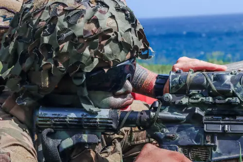 A soldier with the US Army’s 25th Infantry Division conducts a reconnaissance maneuver to secure the area during an amphibious landing exercise. (US DVIDS)