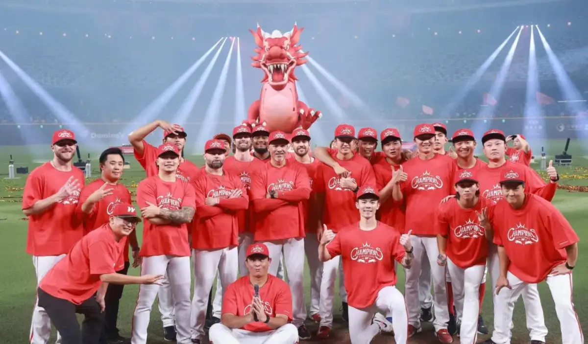 In Taiwan, baseball championships come with bubble tea, fried chicken and a shopping bonanza