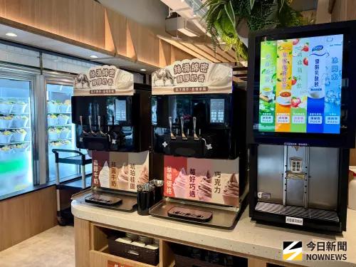 ▲石二鍋「台中文心崇德店」推出少見「桂圓」霜淇淋。（圖／記者蕭涵云攝）