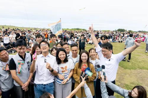 「夫人牌」輔選！蔣萬安帶太太上王偉忠節目　沈伯洋這樣看