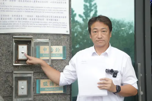 ▲花蓮縣長參選人魏嘉賢今（28）日前往花蓮地檢署遞狀。（圖／魏嘉賢提供）
