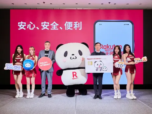 ▲樂天國際銀行首發胖達卡，也限時推出新戶專屬存款優惠與新戶禮回饋。左起依序為樂天銀行副總經理暨行銷處長真保博樹、樂天銀行總經理佐伯和彥。（圖／樂天銀行提供）