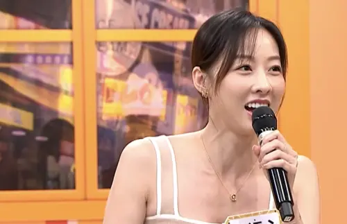 夏語心主持活動裙子被吹開！蕾絲圖案全看光　觀眾狂拍喊：是內褲