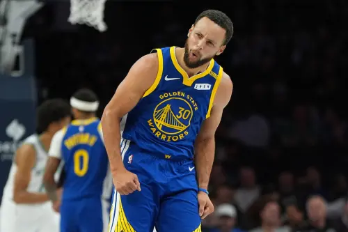 ▲金州勇士當家球星柯瑞（Stephen Curry）火力全開，全場轟進6記三分球狂砍44分、8籃板、6助攻，創下個人本季得分新高。（圖／美聯社／達志影像）