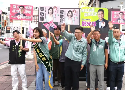 賴瑞隆攜手高雄隊同步站路口　力拚延續「黃金十年」