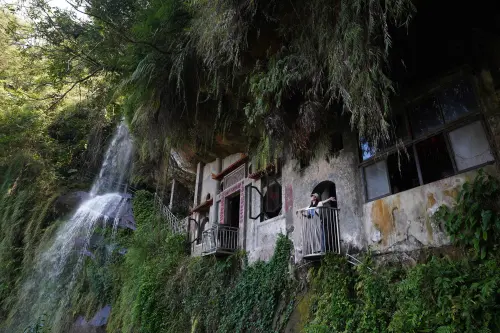 ▲到新店欣賞自然風光，推薦到銀河洞步道感受山林綠意與自然景觀。（圖／新北市觀旅局提供）