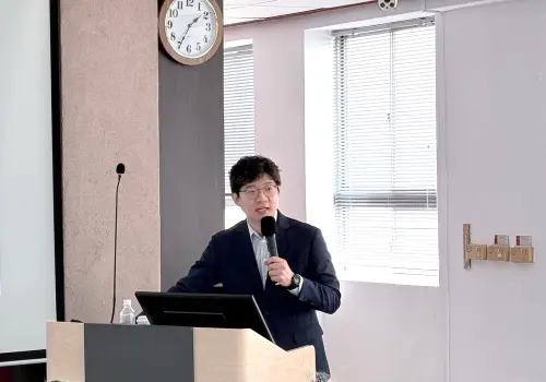 ▲宏誠國際法律事務所律師張雲翔到場作專題演講。(圖／台電高雄區營業處提供)