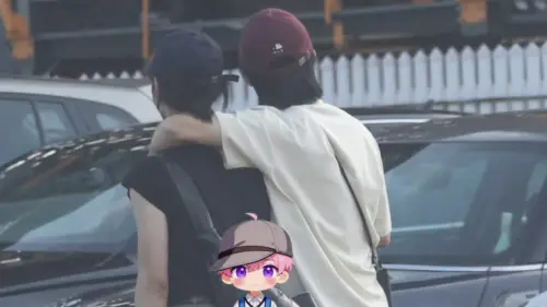 ▲白百何街頭跟一位男性相處甚歡。（圖／翻攝自微博）