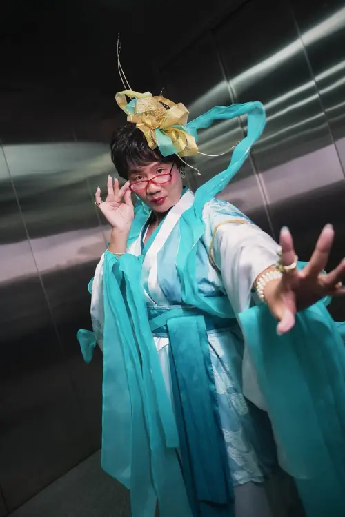 ▲阿翰日前才扮成九天玄女，登上金鐘獎表演。（圖／翻攝自FB@阿翰po影片﻿）