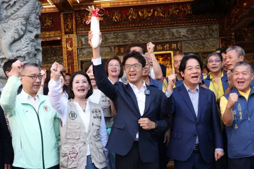 洋流塞爆宮廟！賴清德曝願望：沈伯洋高票當選「台灣首都換新衫」