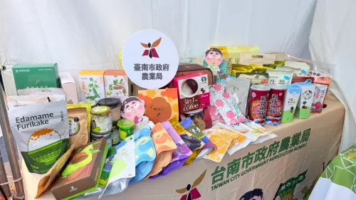 ▲ 臺南展售攤位展示多樣特色農特產品，向日本民眾推廣臺南農產好物。（圖／南市府提供）
