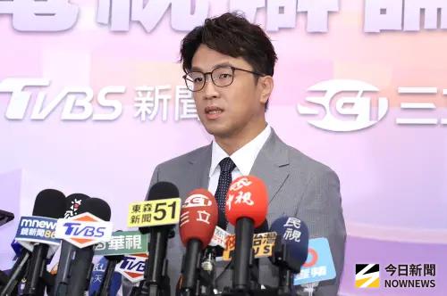 ▲民進黨台北市長候選人沈伯洋辯論前接受媒體聯訪。（圖／記者朱永強攝）