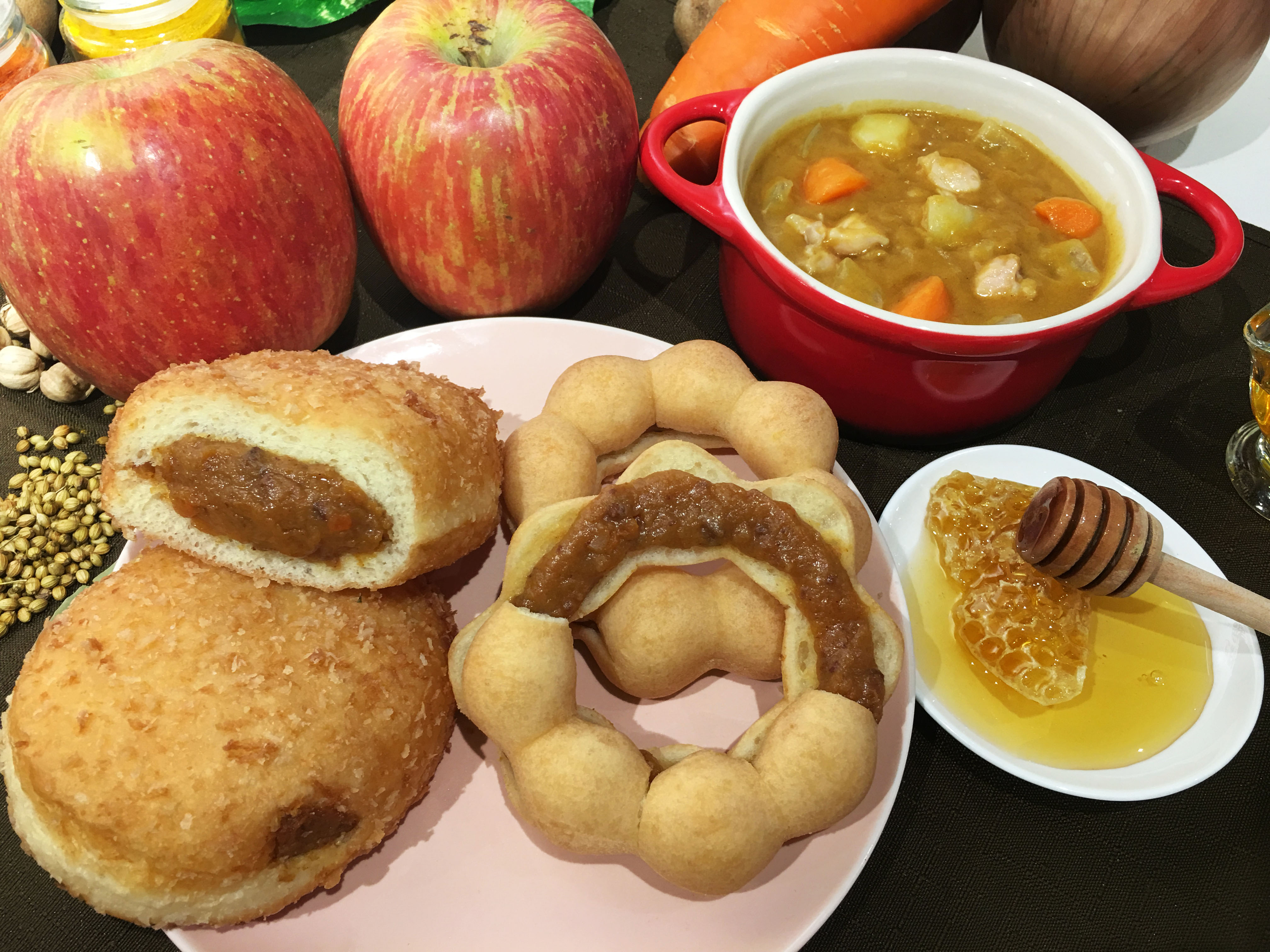 鹹食控預備備！Mister Donut推出「夏日咖哩季」，佛蒙特、爪哇咖哩口味好想吃
