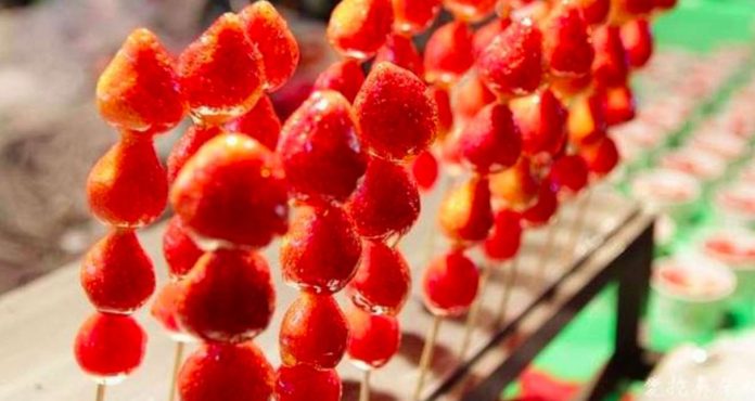 草莓糖葫蘆為何會吃到番茄？　內行人曝真相：誤會10年

