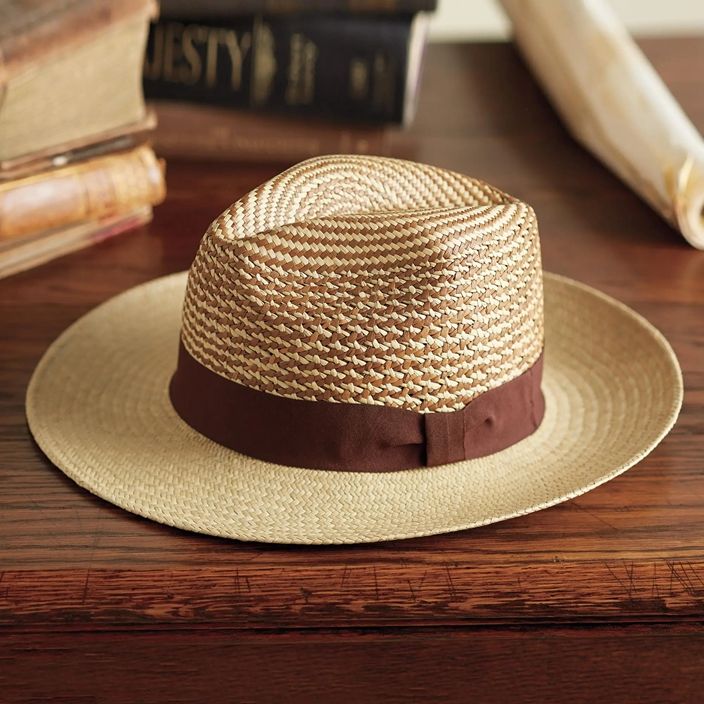 ▲「巴拿馬帽」( Panama Hat )就是用「巴拿馬草」的葉子編成的。（圖／翻攝自《巴士的報》）